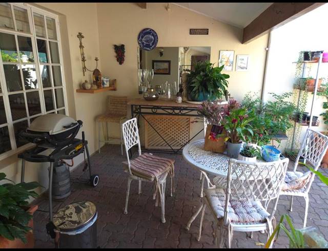 2 BEDROOM TOWNHOUSE FOR SALE IN MAGALIESSIG